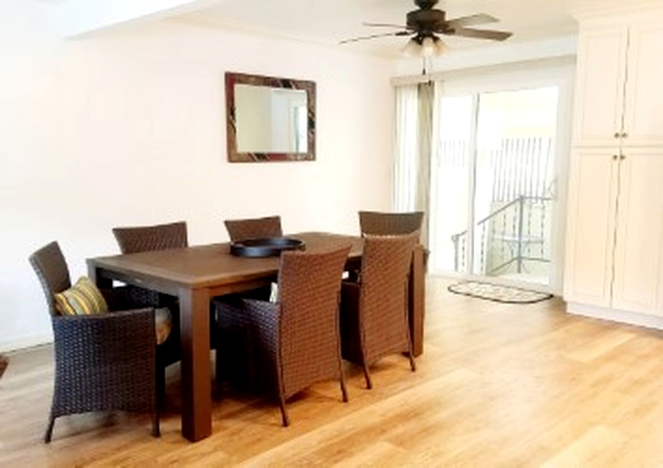 Spacious and Pet-Friendly Sunny Yellow Cabin for a Wonderful Escape by the Trinity River in California