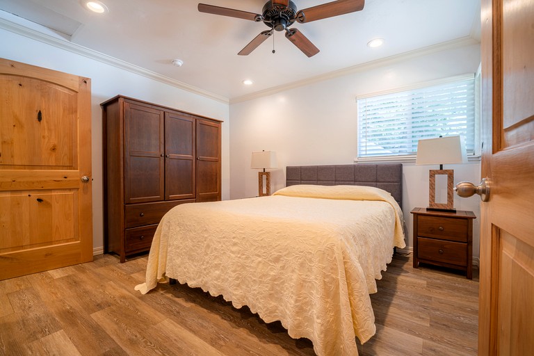 Cabins (United States of America, Big Flat, California)