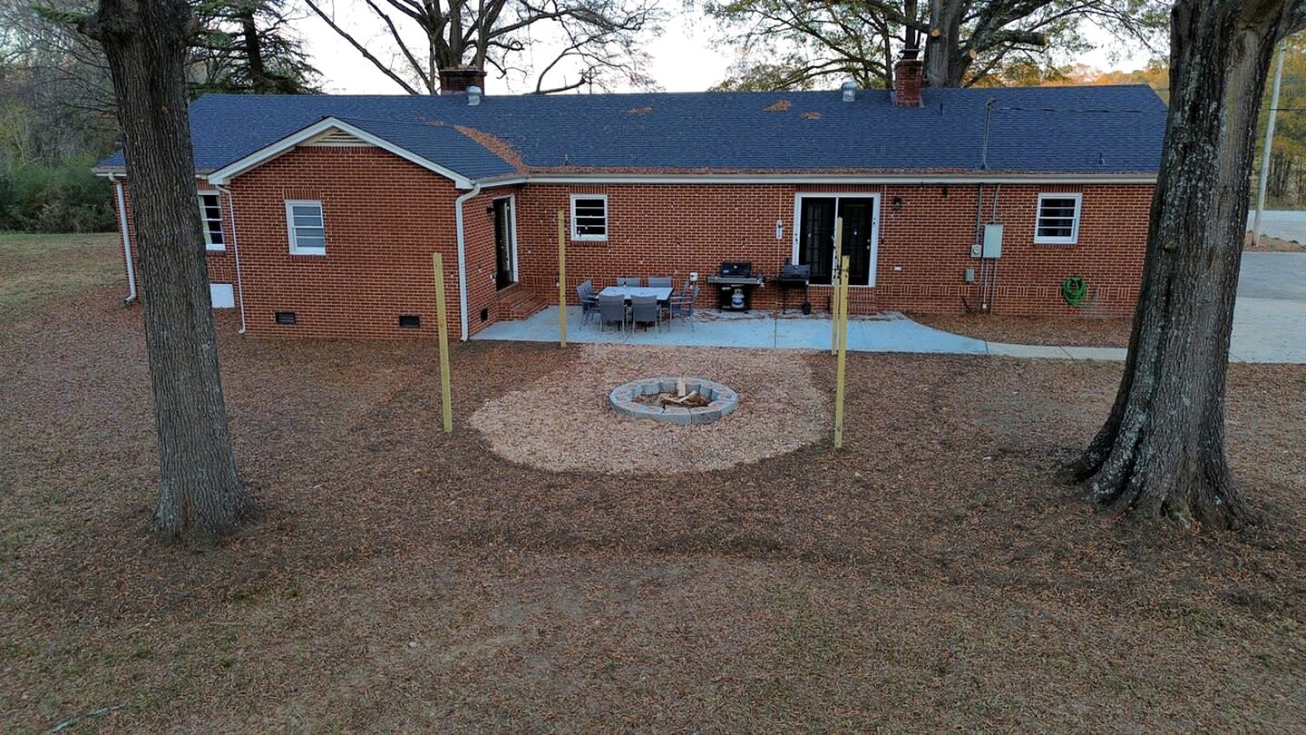 Family-Friendly Cottage with Pool Table and Fire Pit in Indian Trail, North Carolina