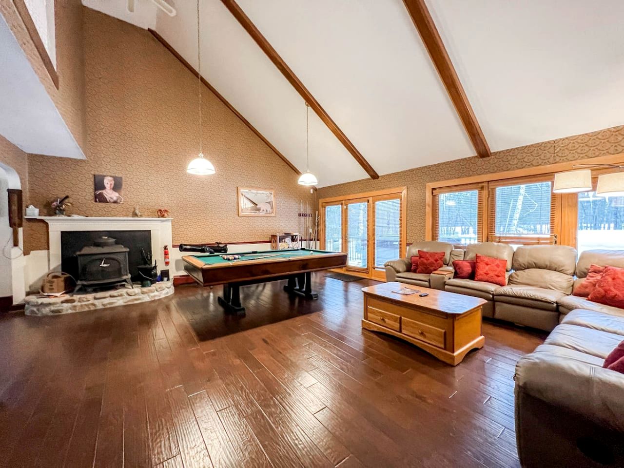 Spacious Riverfront Villa with Swimming Pool and Game Room in Bartlett, New Hampshire