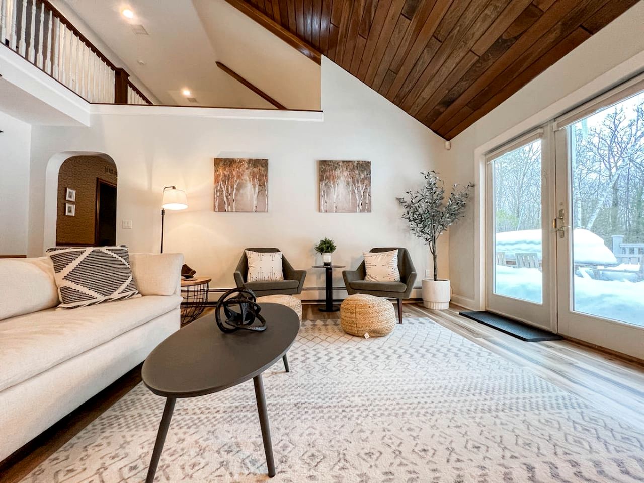 Spacious Riverfront Villa with Swimming Pool and Game Room in Bartlett, New Hampshire