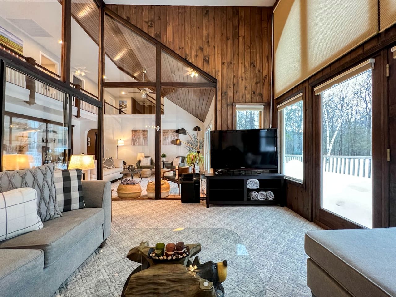 Spacious Riverfront Villa with Swimming Pool and Game Room in Bartlett, New Hampshire