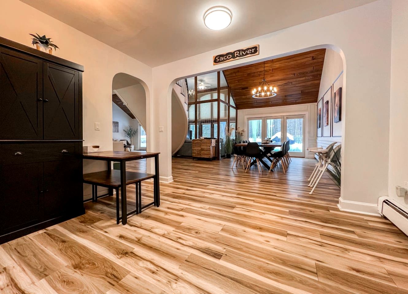 Spacious Riverfront Villa with Swimming Pool and Game Room in Bartlett, New Hampshire