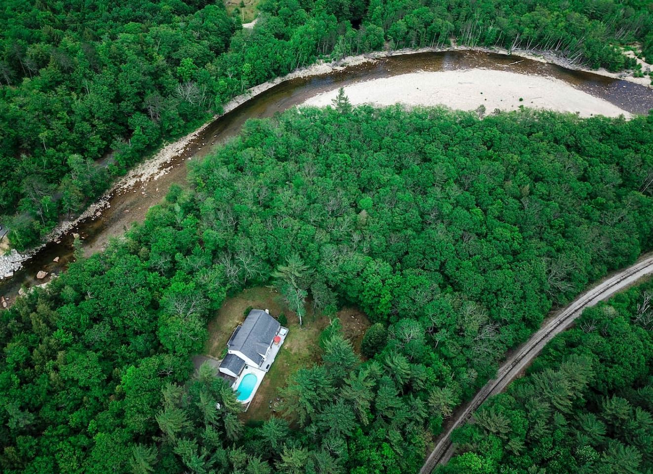 Spacious Riverfront Villa with Swimming Pool and Game Room in Bartlett, New Hampshire