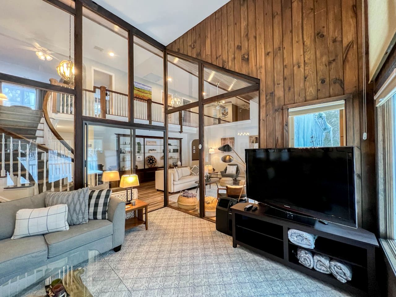 Spacious Riverfront Villa with Swimming Pool and Game Room in Bartlett, New Hampshire