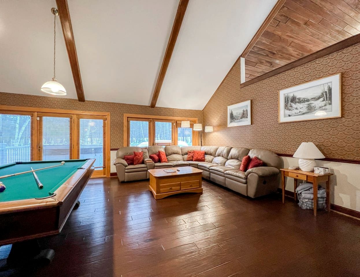 Spacious Riverfront Villa with Swimming Pool and Game Room in Bartlett, New Hampshire
