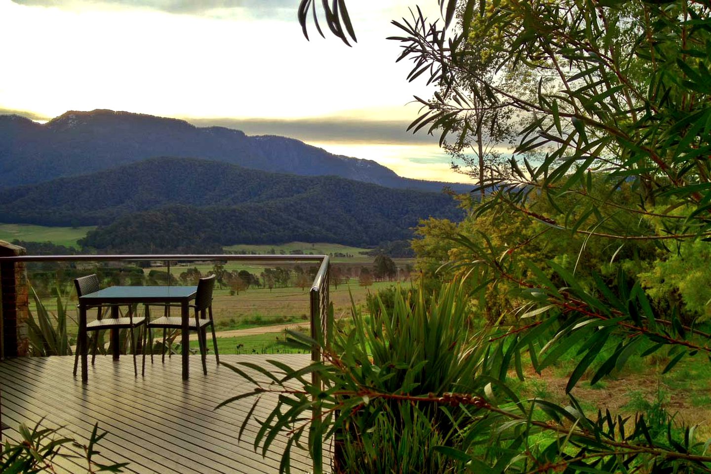 Romantic Studio Cabin for Luxury Getaway with Breakfast next to Mount Buffalo
