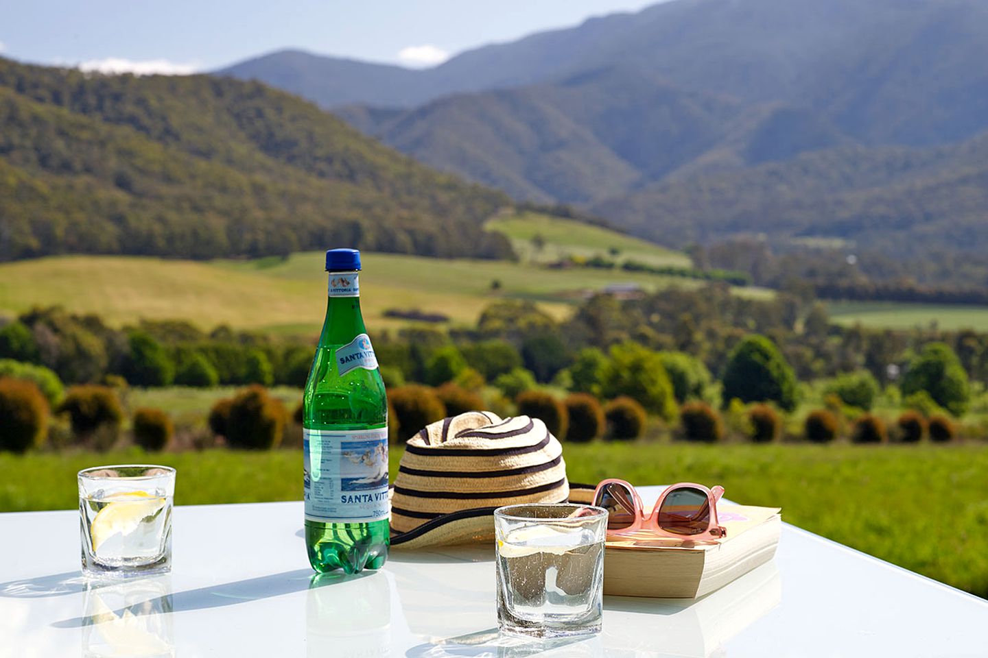Romantic Studio Cabin for Luxury Getaway with Breakfast next to Mount Buffalo