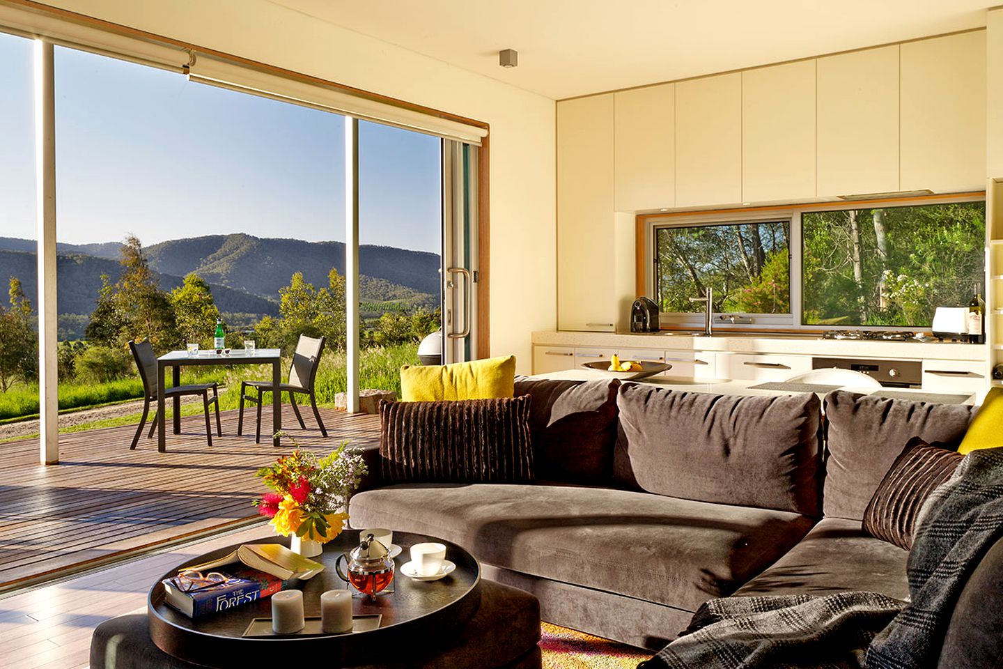 Romantic Studio Cabin for Luxury Getaway with Breakfast next to Mount Buffalo