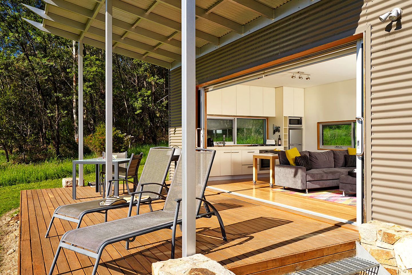 Romantic Studio Cabin for Luxury Getaway with Breakfast next to Mount Buffalo