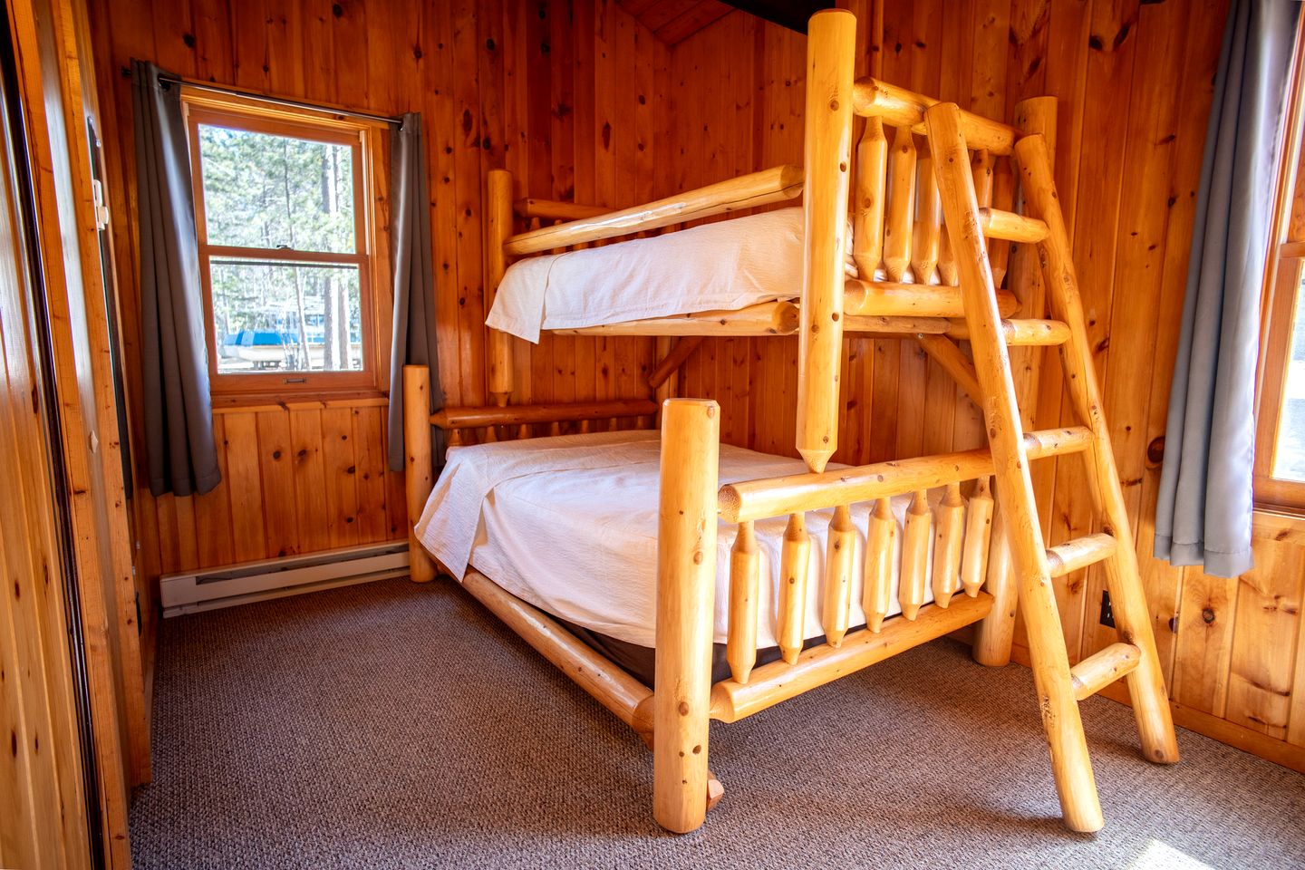 Spacious Rustic Cabin with Vaulted Ceilings, Full Kitchen, Fireplace & Large Deck Near Babbitt, Minnesota