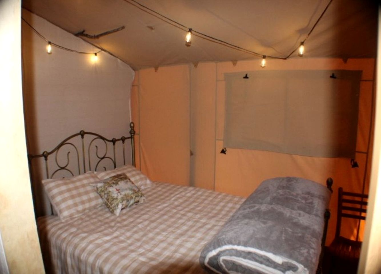 Spacious Safari Tent Surrounded by Nature for a Peaceful Family Escape in Trenton, Georgia