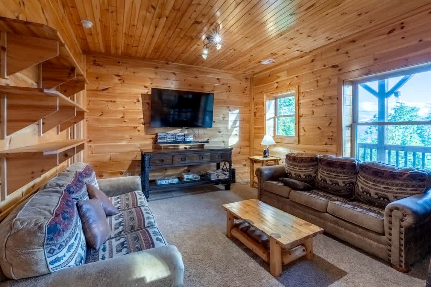 Spacious Smoky Mountain Cabin with Hot Tub & Game Room near Waynesville, NC