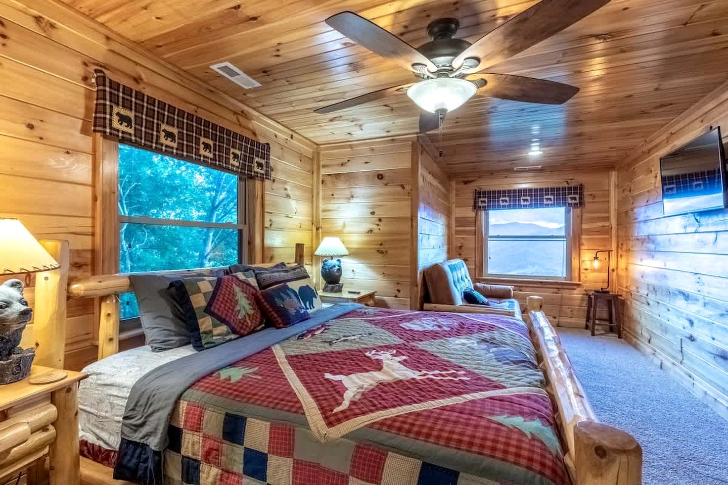 Spacious Smoky Mountain Cabin with Hot Tub & Game Room near Waynesville, NC