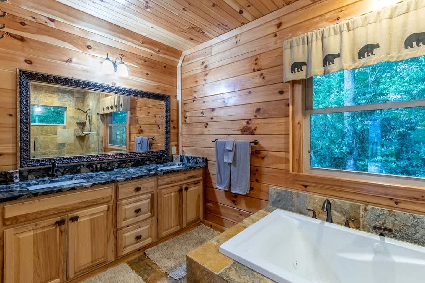 Spacious Smoky Mountain Cabin with Hot Tub & Game Room near Waynesville, NC