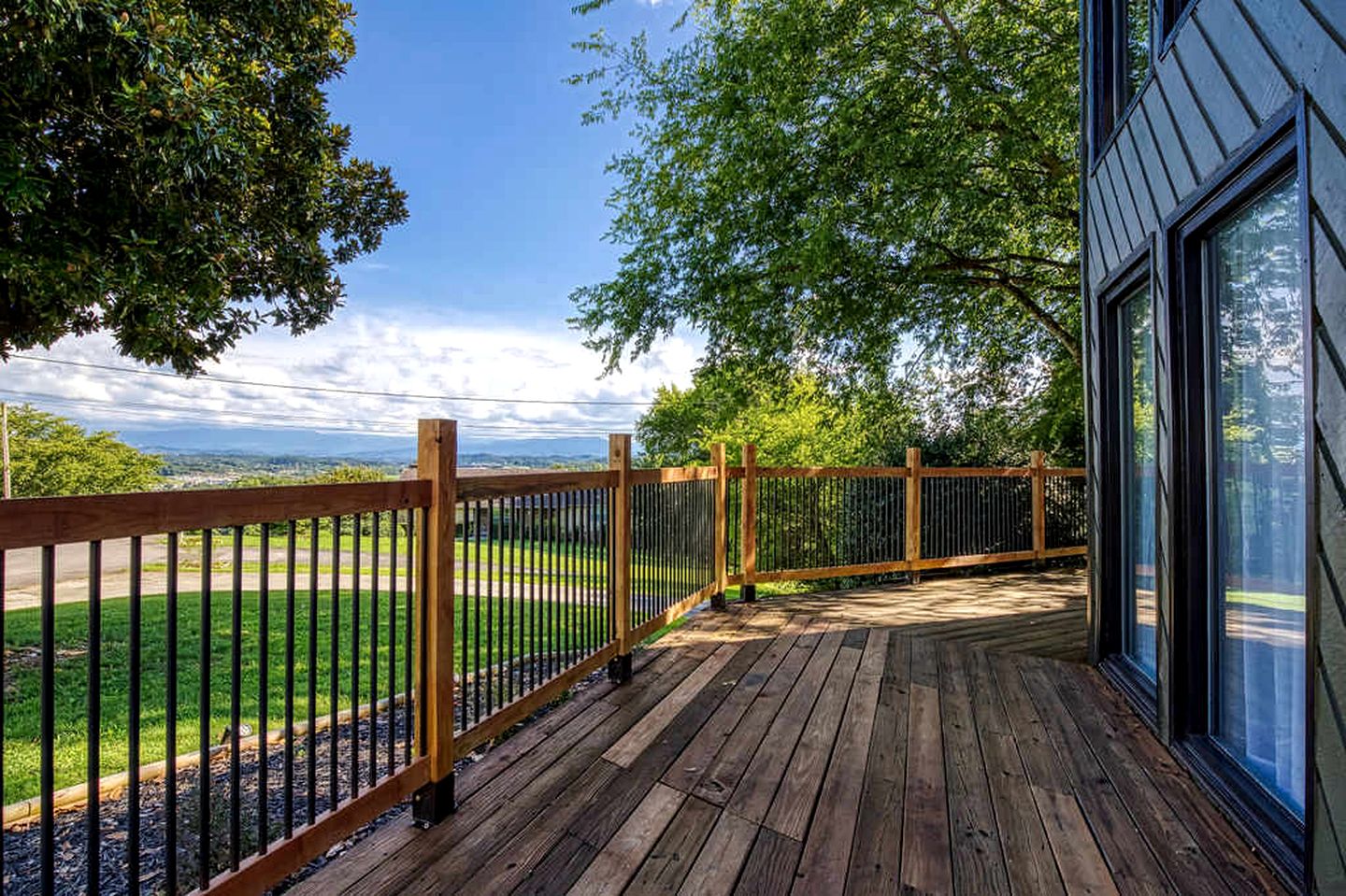 Spacious Smoky Mountain Cabin with RV Parking, Hot Tub & Game Room near Soaky Mountain Water Park in Sevierville, TN