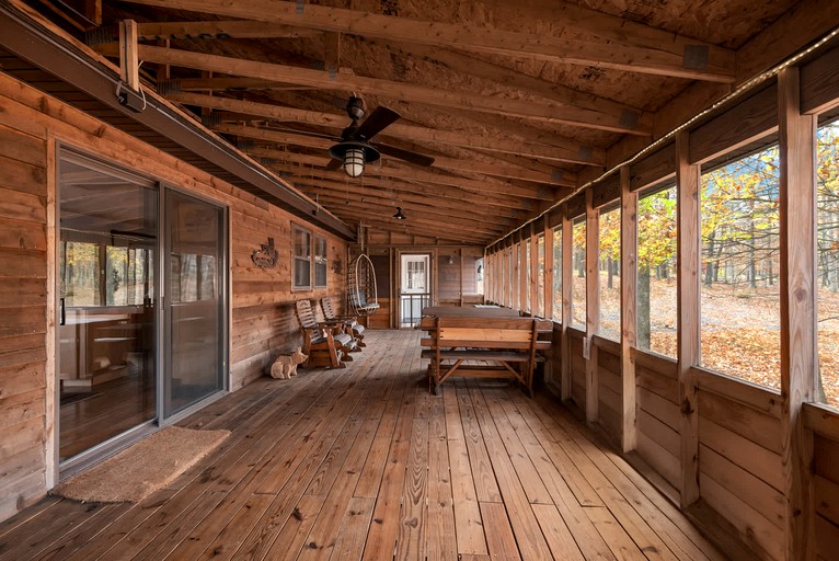 Cabins (United States of America, Great Cacapon, West Virginia)