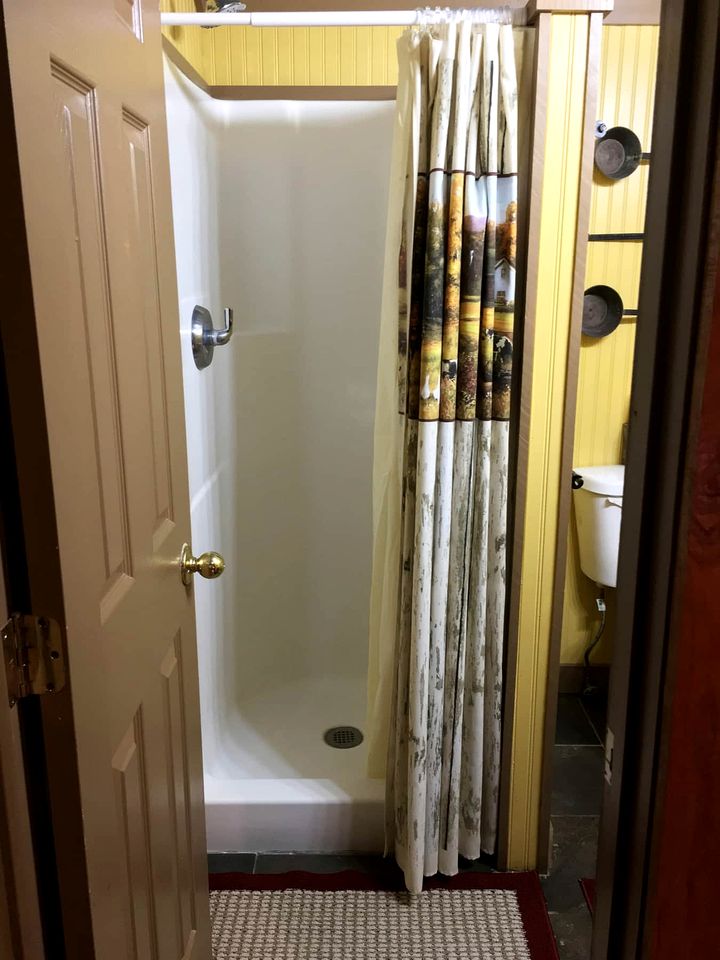 Sparta's Hidden Gem: Unique Views Cabin for an Intimate Escape