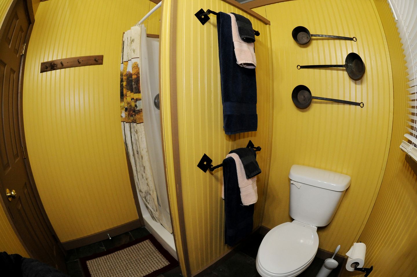 Sparta's Hidden Gem: Unique Views Cabin for an Intimate Escape