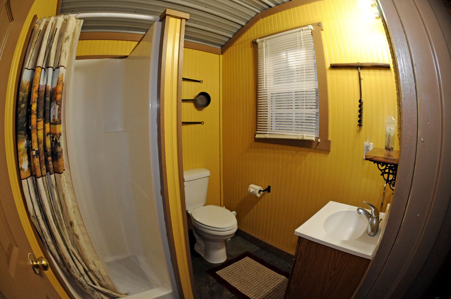 Sparta's Hidden Gem: Unique Views Cabin for an Intimate Escape