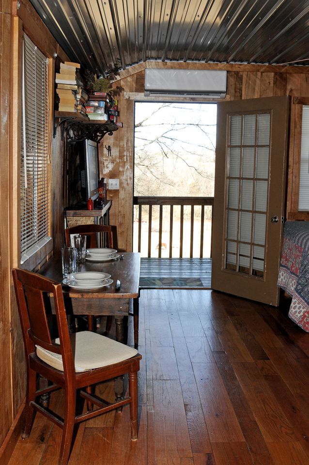 Sparta's Hidden Gem: Unique Views Cabin for an Intimate Escape