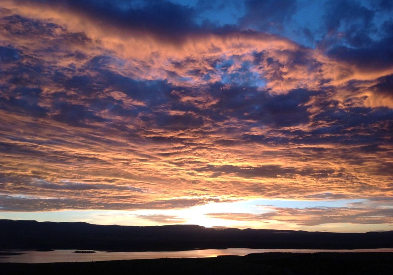 Gorgeous Casita with 360-Degree Views of Abiquiu Lake and Ghost Ranch near Santa Fe, New Mexico