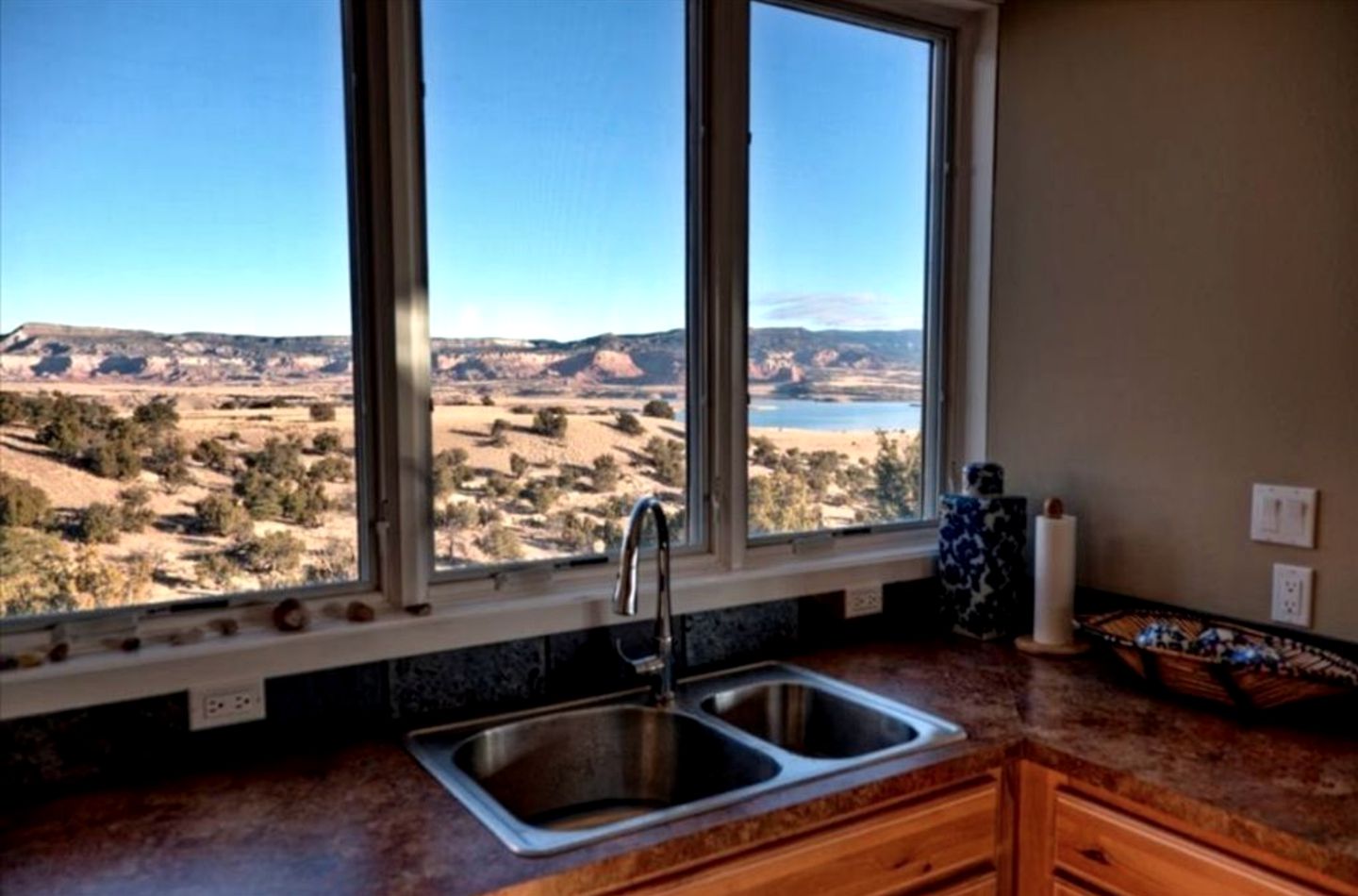 Gorgeous Casita with 360-Degree Views of Abiquiu Lake and Ghost Ranch near Santa Fe, New Mexico