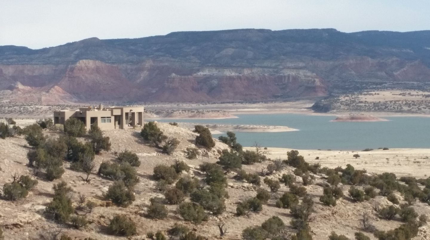 Gorgeous Casita with 360-Degree Views of Abiquiu Lake and Ghost Ranch near Santa Fe, New Mexico