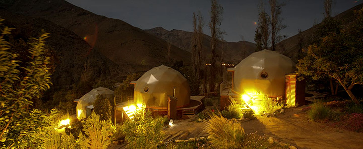 Spectacular Astro-Glamping Dome Getaway near the Puclaro Reservoir in Chile