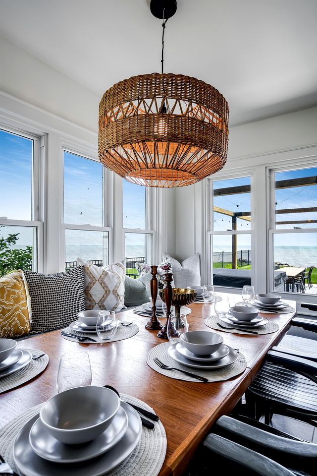 Spectacular Beach House with Gorgeous Sights in Kingsville, Ontario