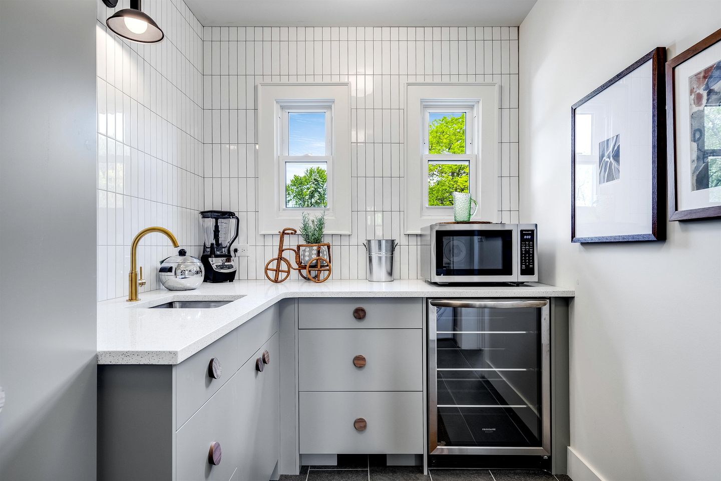 Spectacular Beach House with Gorgeous Sights in Kingsville, Ontario