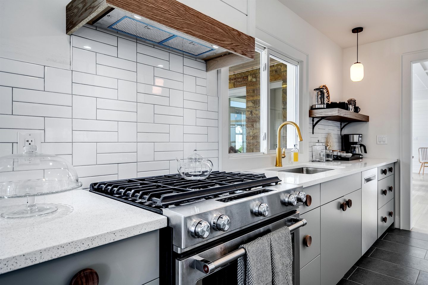 Spectacular Beach House with Gorgeous Sights in Kingsville, Ontario