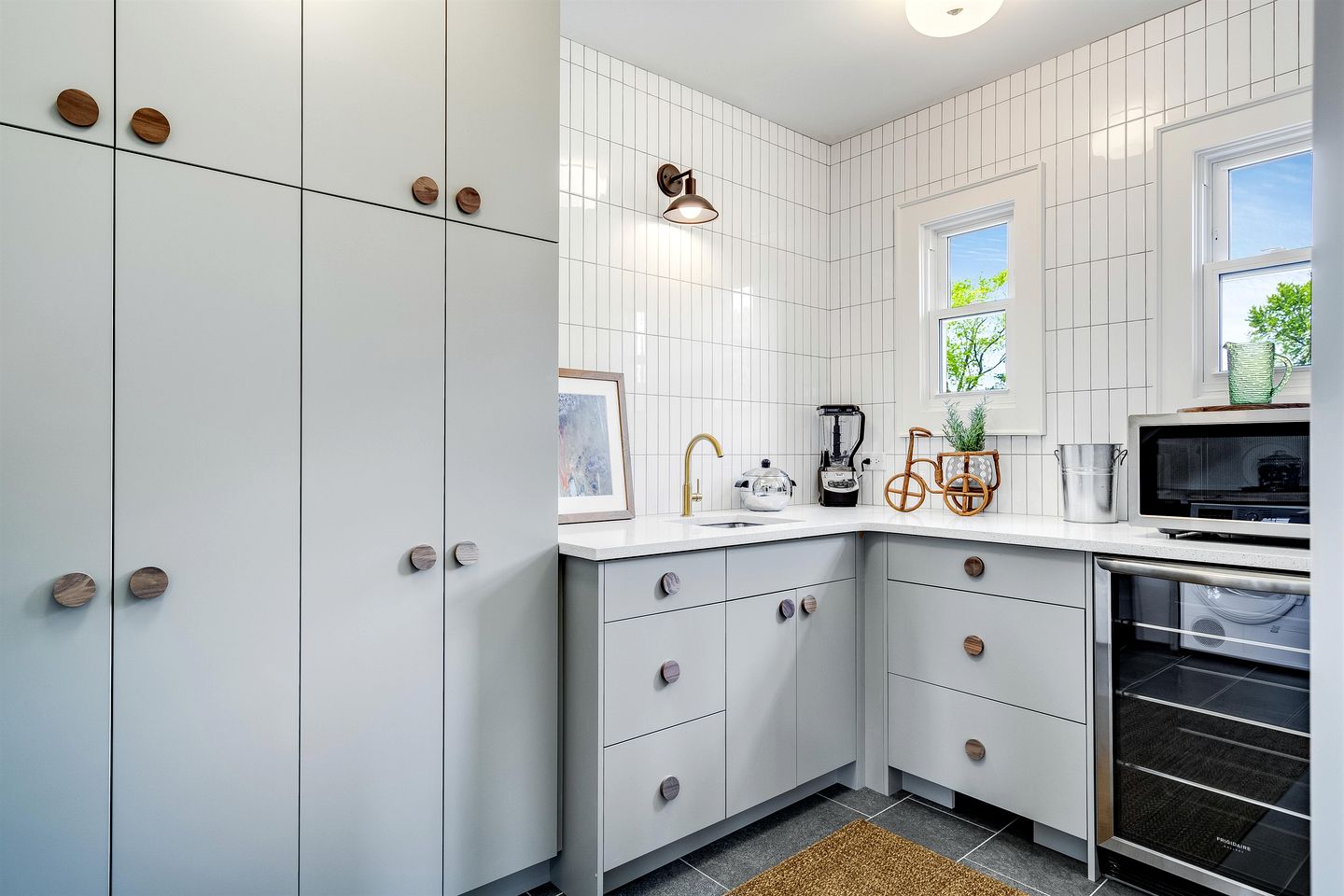 Spectacular Beach House with Gorgeous Sights in Kingsville, Ontario