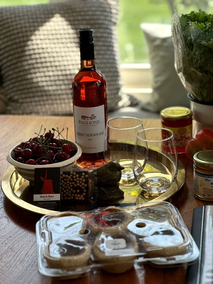 Spectacular Beach House with Gorgeous Sights in Kingsville, Ontario