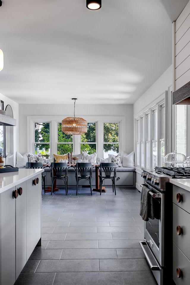 Spectacular Beach House with Gorgeous Sights in Kingsville, Ontario