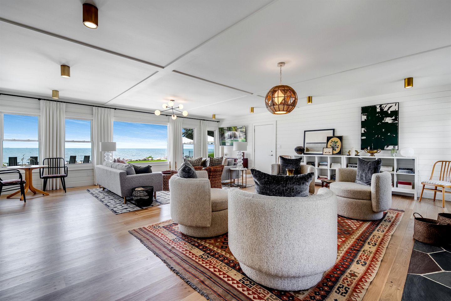 Spectacular Beach House with Gorgeous Sights in Kingsville, Ontario