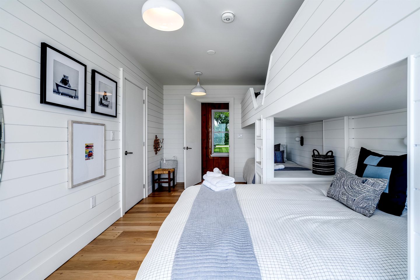 Spectacular Beach House with Gorgeous Sights in Kingsville, Ontario