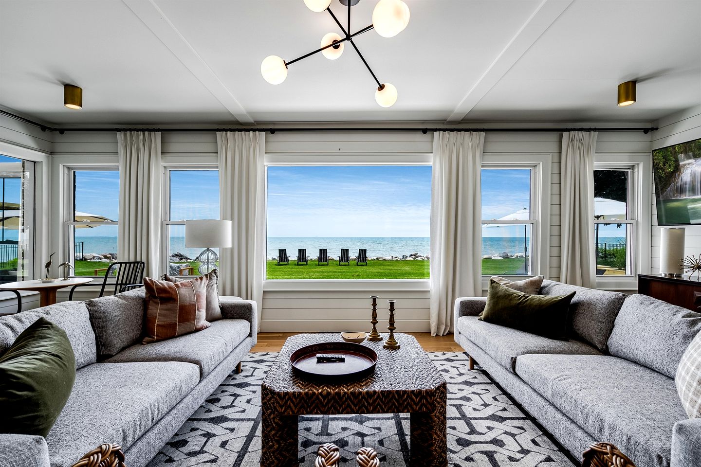 Spectacular Beach House with Gorgeous Sights in Kingsville, Ontario