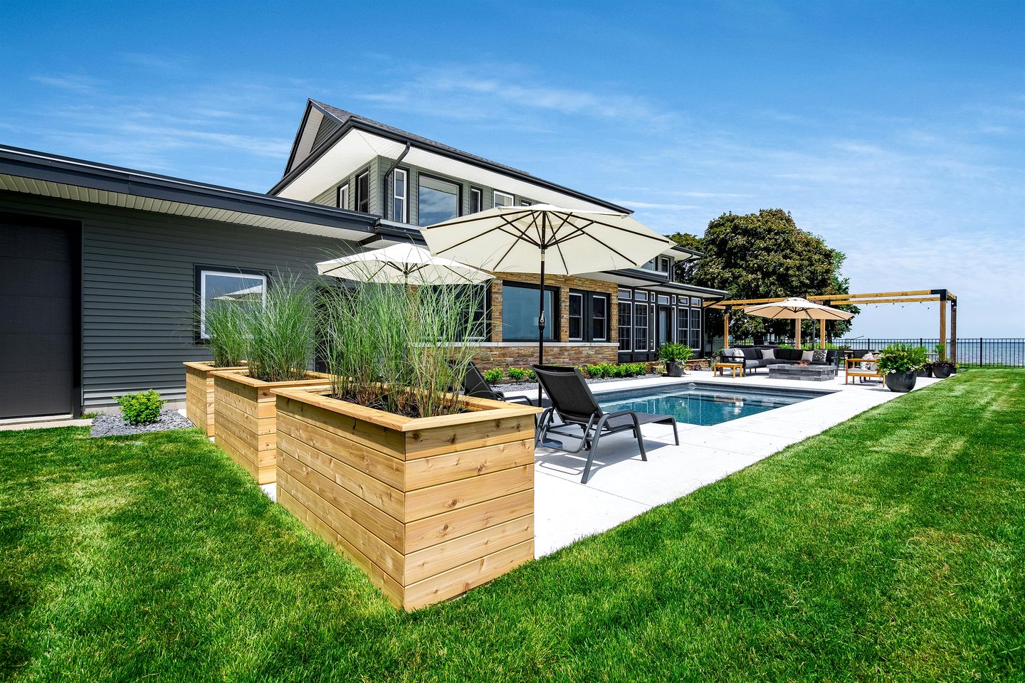 Spectacular Beach House with Gorgeous Sights in Kingsville, Ontario