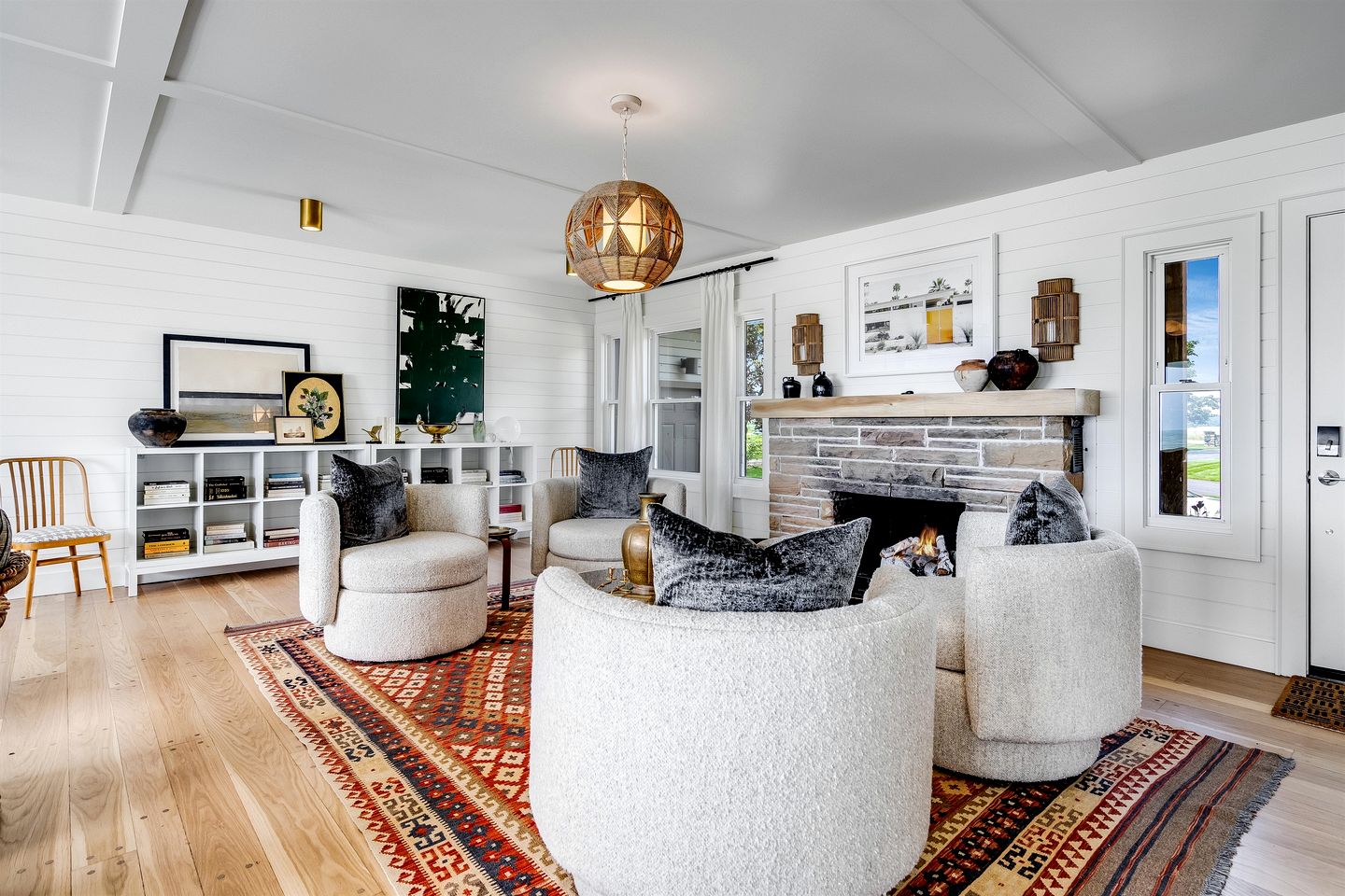 Spectacular Beach House with Gorgeous Sights in Kingsville, Ontario