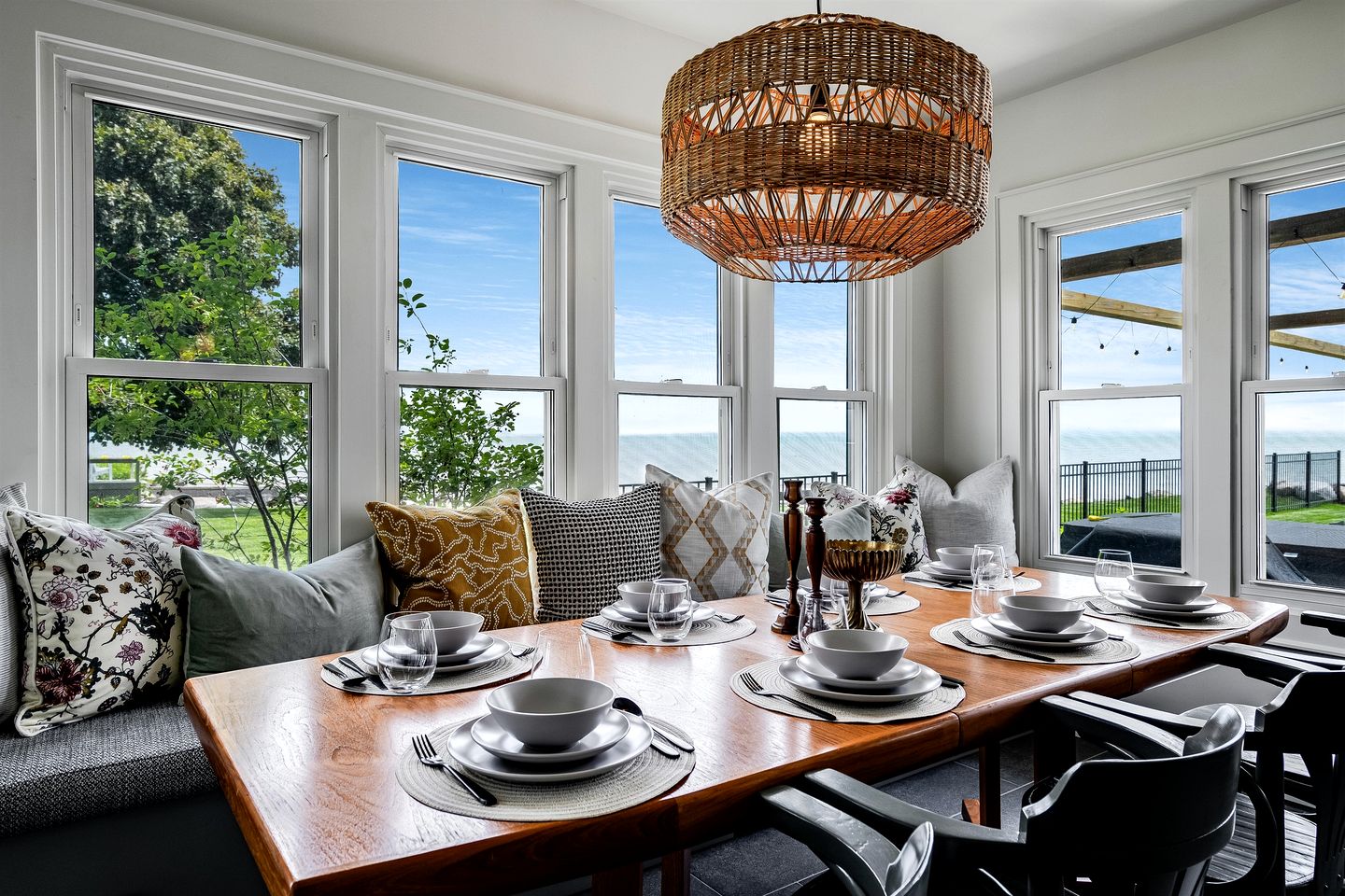 Spectacular Beach House with Gorgeous Sights in Kingsville, Ontario