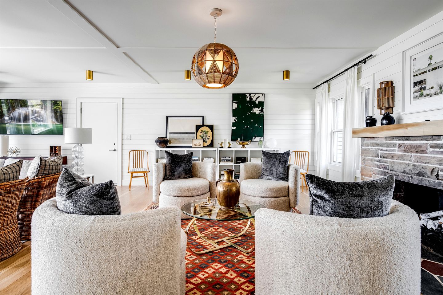 Spectacular Beach House with Gorgeous Sights in Kingsville, Ontario