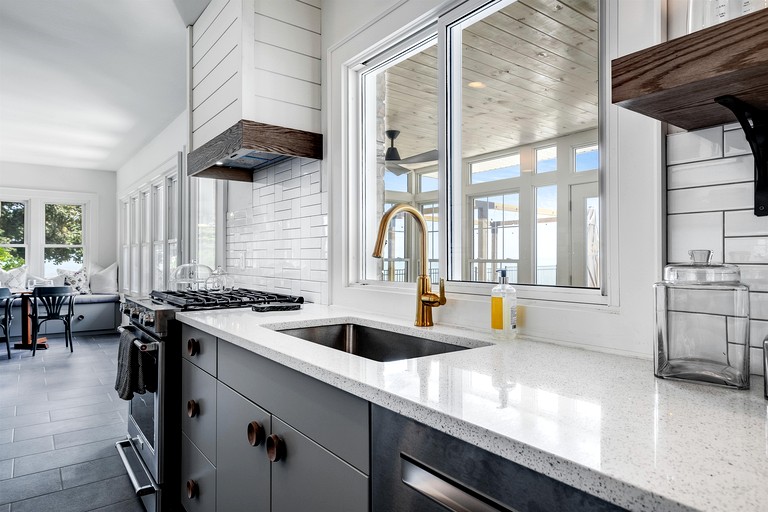 Beach Houses (Canada, Kingsville, Ontario)