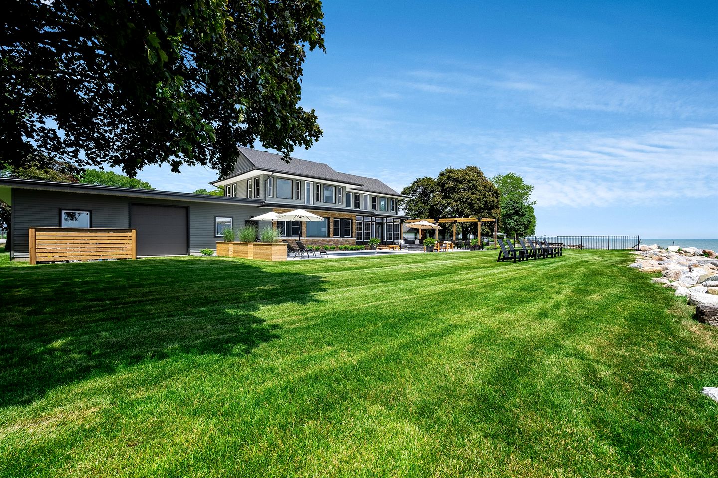 Spectacular Beach House with Gorgeous Sights in Kingsville, Ontario