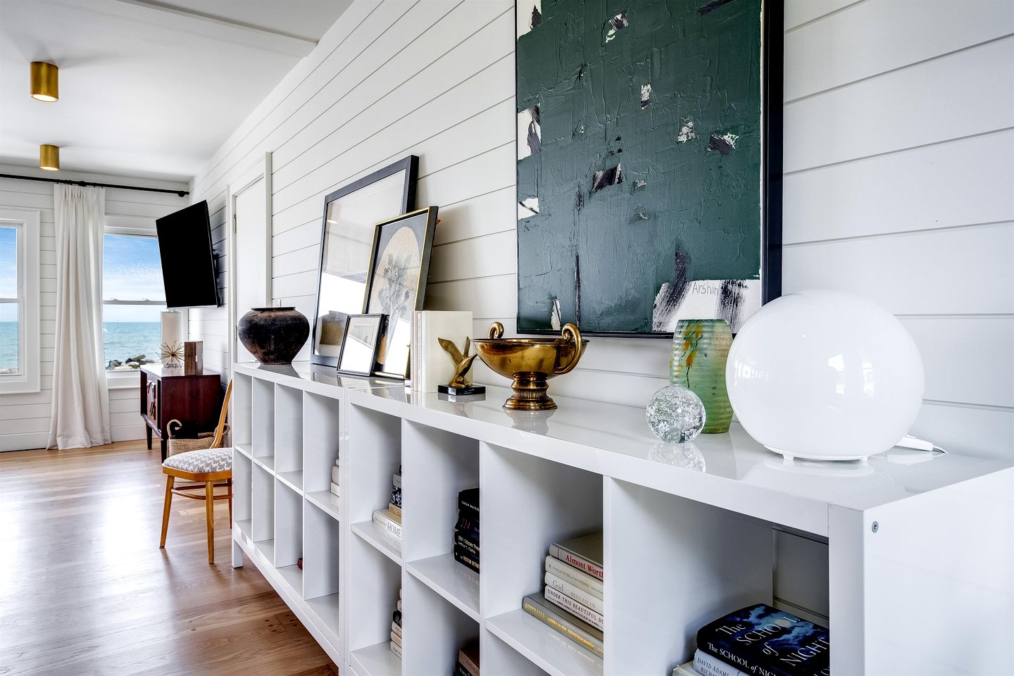 Spectacular Beach House with Gorgeous Sights in Kingsville, Ontario