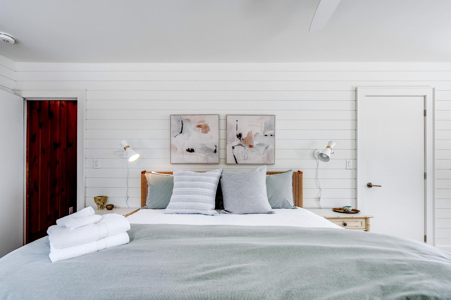 Spectacular Beach House with Gorgeous Sights in Kingsville, Ontario