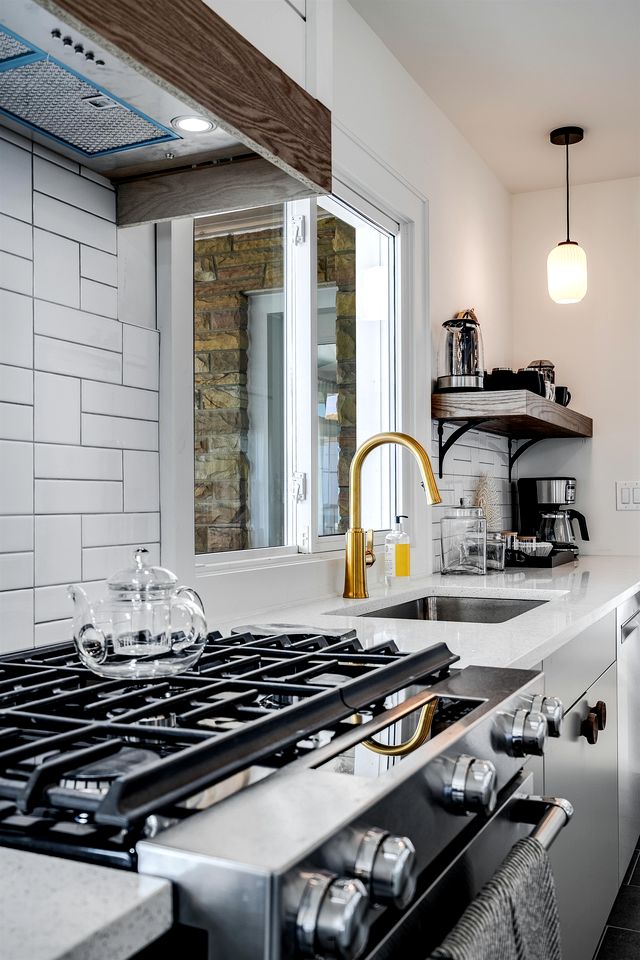 Spectacular Beach House with Gorgeous Sights in Kingsville, Ontario