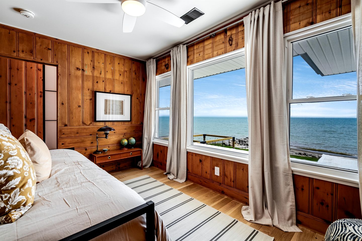 Spectacular Beach House with Gorgeous Sights in Kingsville, Ontario