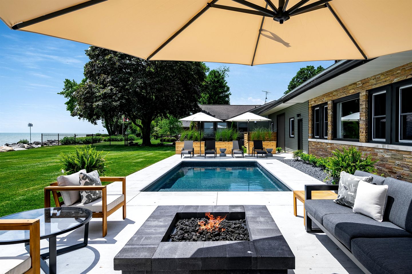 Spectacular Beach House with Gorgeous Sights in Kingsville, Ontario