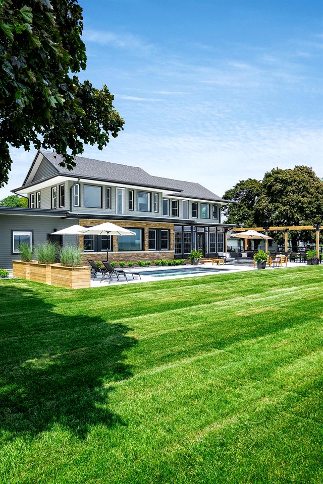 Spectacular Beach House with Gorgeous Sights in Kingsville, Ontario